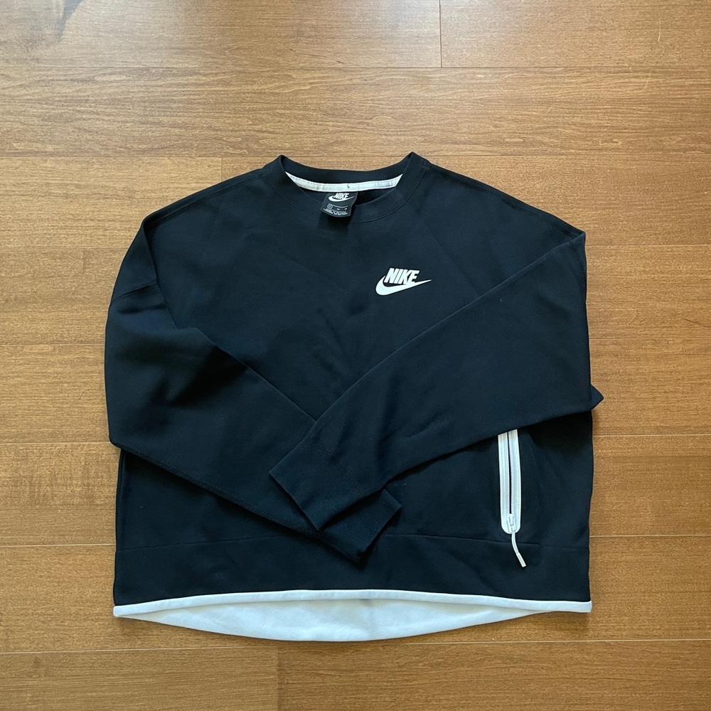 Nike Women’s tech fleece crew Size XL